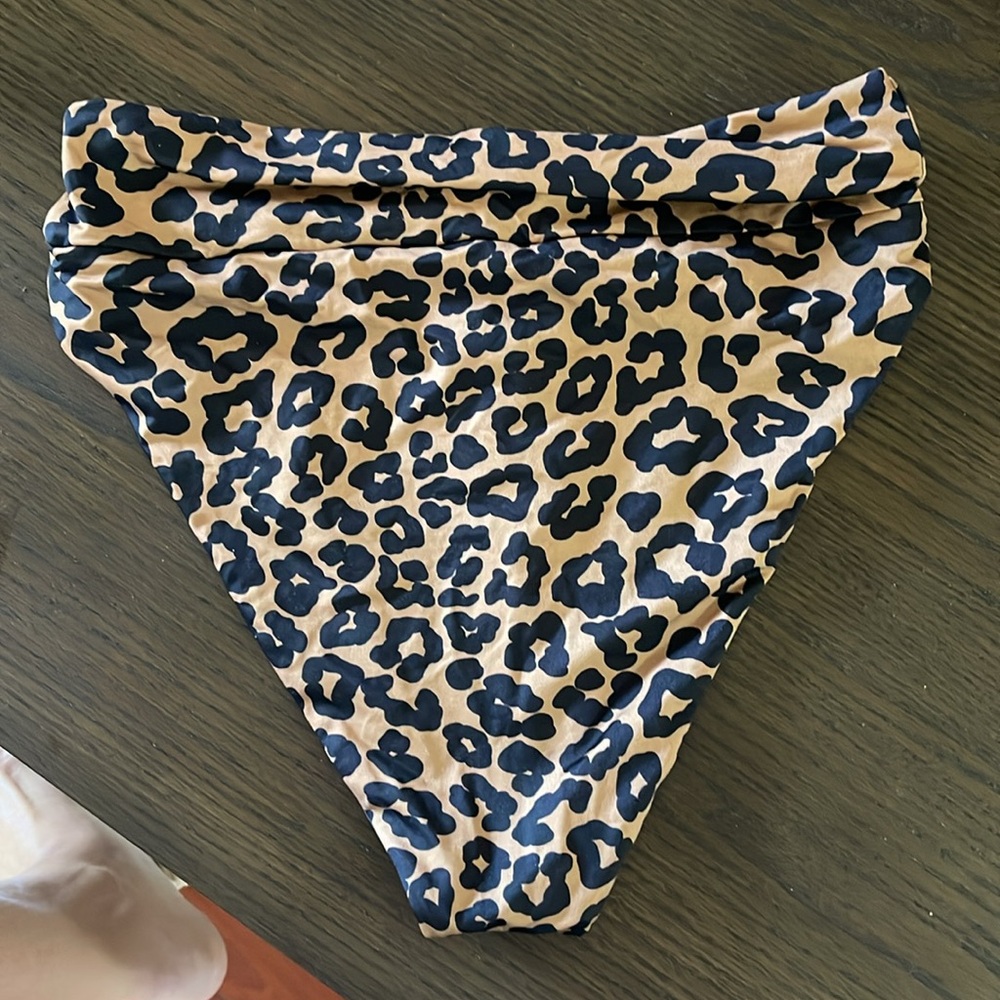 Beach riot high waisted Emma leopard bikini bottom - Picture 2 of 2